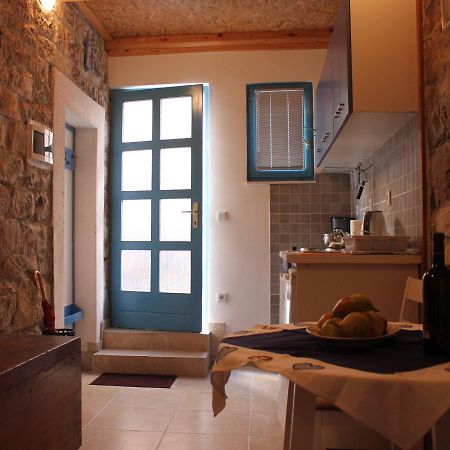 Lira - Studio Apartment Трогир Екстериор снимка