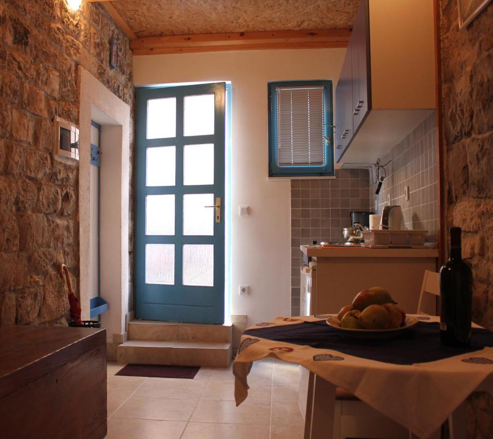 Lira - Studio Apartment Трогир Екстериор снимка