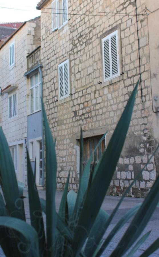 Lira - Studio Apartment Трогир Екстериор снимка